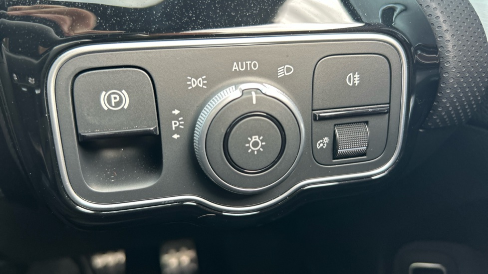 Mercedes-Benz CLA 200 AMG Line Premium Plus 4dr Tip Auto Petrol Saloon - Image 31