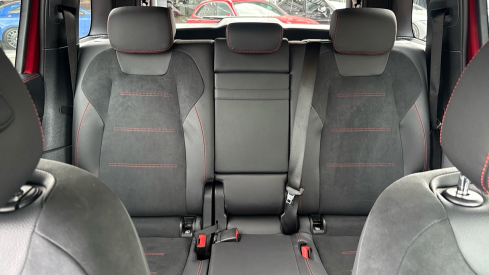 Mercedes-Benz GLB 220d 4Matic AMG Line Premium 5dr 8G-Tronic Diesel Estate - Image 15