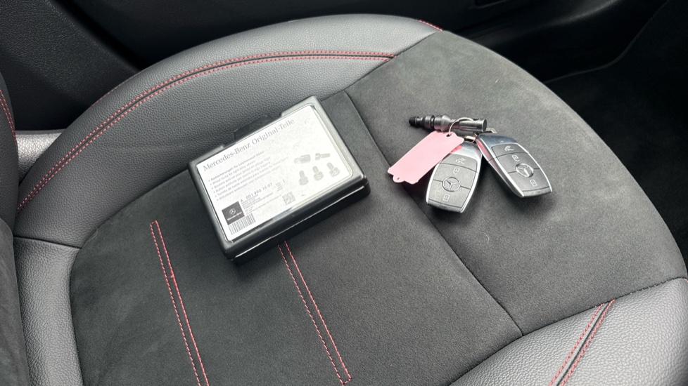 Mercedes-Benz GLB 220d 4Matic AMG Line Premium 5dr 8G-Tronic Diesel Estate - Image 19