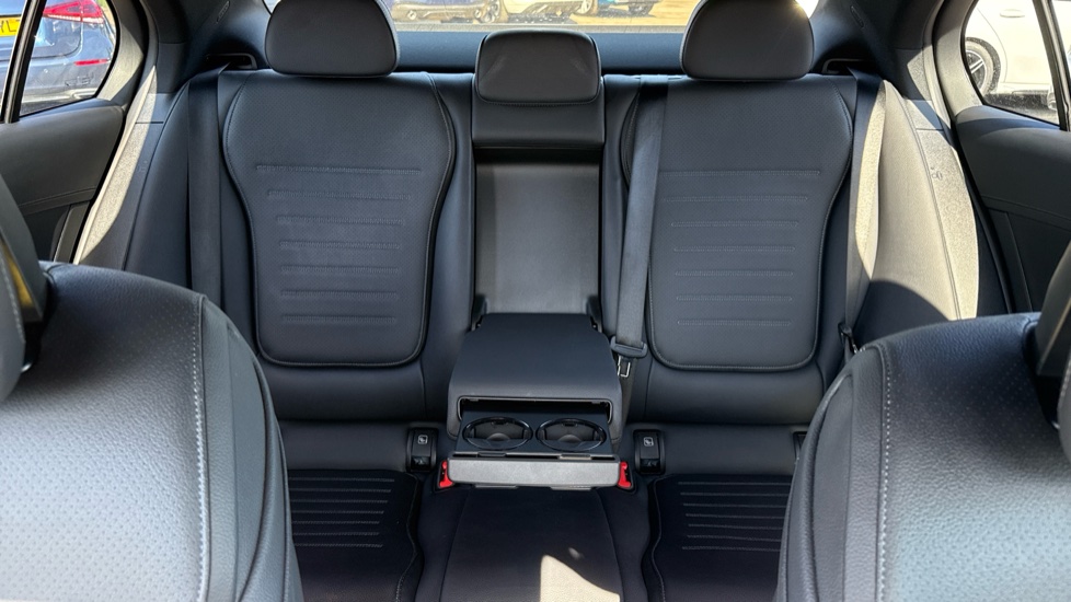 Mercedes-Benz C-Class C200 AMG Line 4dr 9G-Tronic Petrol Saloon - Image 15