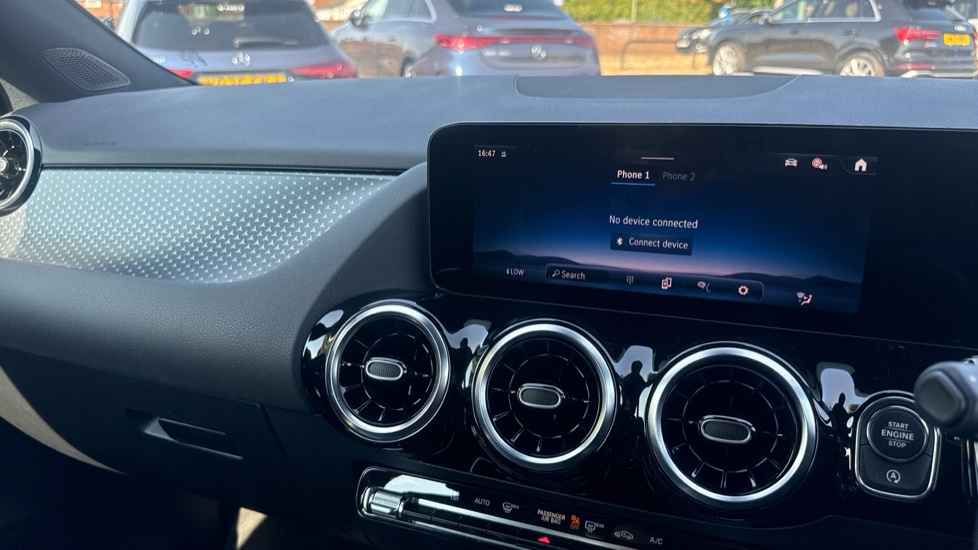 Mercedes-Benz GLA 200d Sport Executive 5dr Auto Diesel Hatchback - Image 24