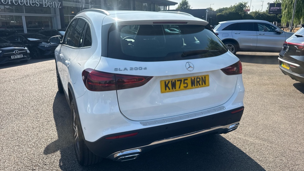 Mercedes-Benz GLA 200d Sport Executive 5dr Auto Diesel Hatchback - Image 33