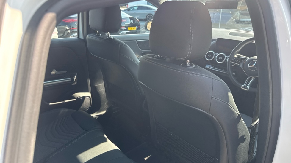 Mercedes-Benz GLA 200d Sport Executive 5dr Auto Diesel Hatchback - Image 36