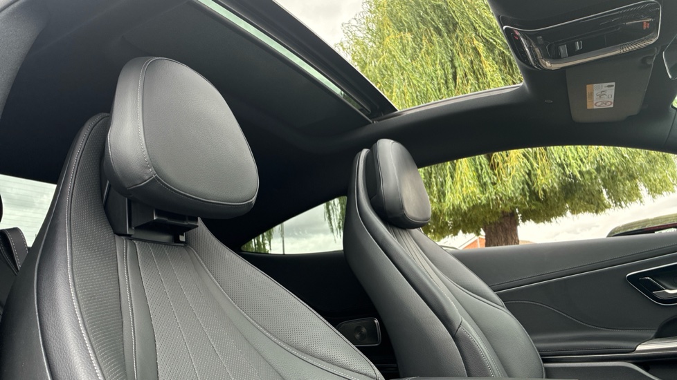 Mercedes-Benz Cle 300 4Matic AMG Line Premium + 2dr 9G-Tronic Petrol Coupe - Image 29