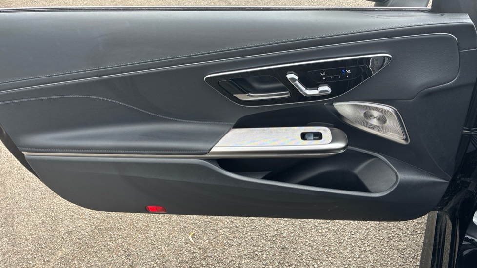 Mercedes-Benz Cle 300 4Matic AMG Line Premium + 2dr 9G-Tronic Petrol Coupe - Image 31