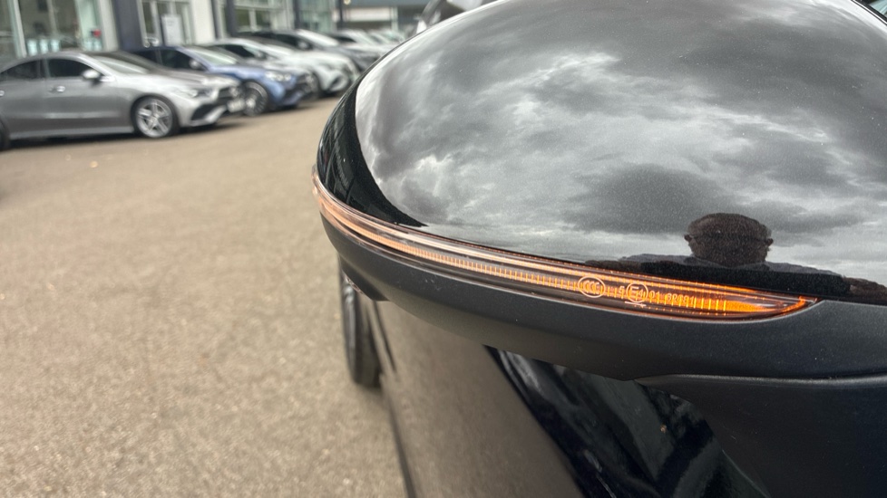 Mercedes-Benz Cle 300 4Matic AMG Line Premium + 2dr 9G-Tronic Petrol Coupe - Image 34