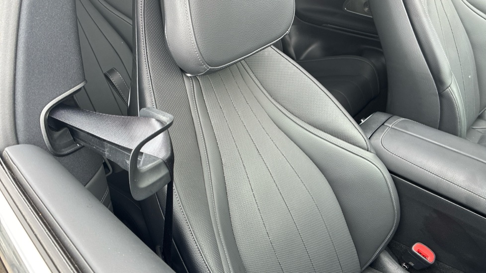 Mercedes-Benz Cle 300 4Matic AMG Line Premium + 2dr 9G-Tronic Petrol Coupe - Image 35