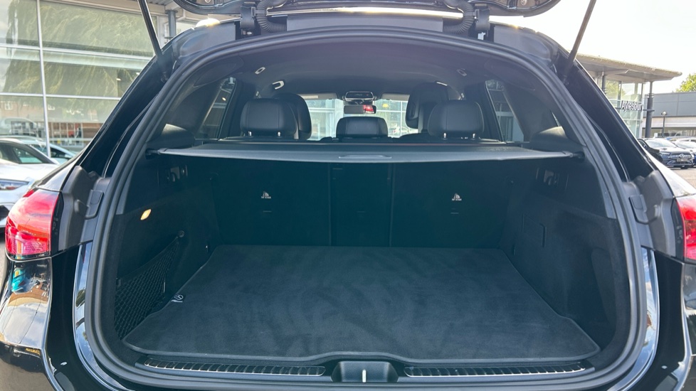 Mercedes-Benz GLC 300 4Matic AMG Line 5dr 9G-Tronic Petrol Estate - Image 4
