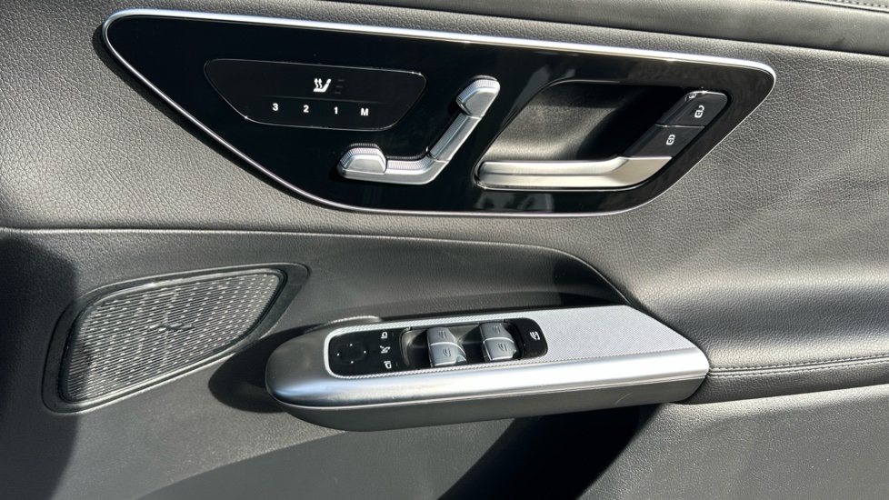 Mercedes-Benz GLC 300 4Matic AMG Line 5dr 9G-Tronic Petrol Estate - Image 32