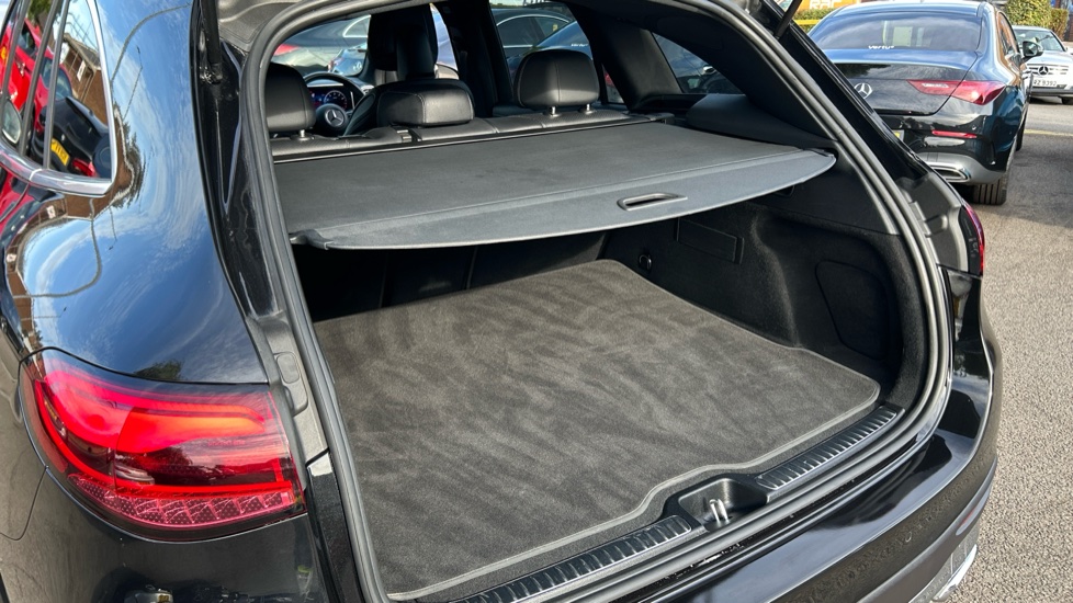 Mercedes-Benz GLC 300 4Matic AMG Line 5dr 9G-Tronic Petrol Estate - Image 38