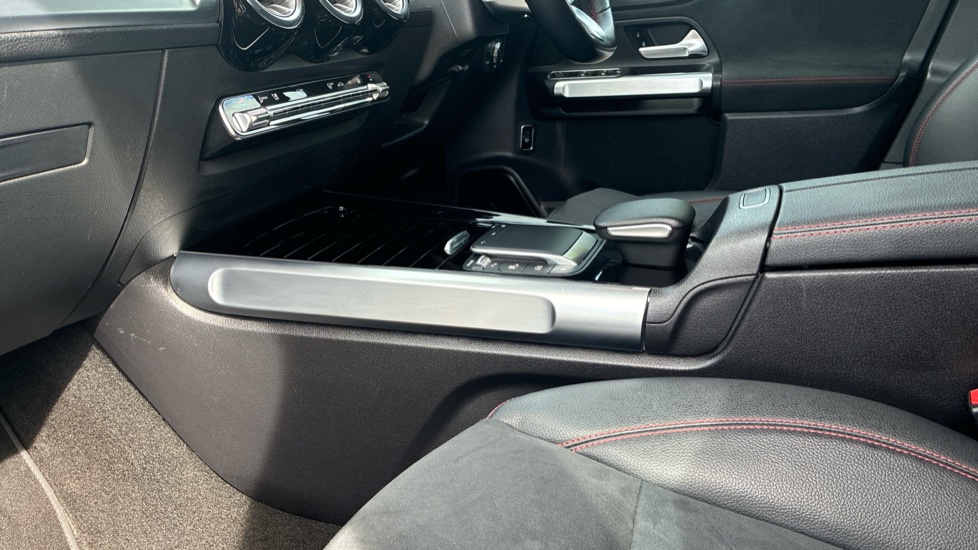Mercedes-Benz Eqb 350 4M 215kW AMG Line Premium 66.5kWh 5dr Auto Electric Estate - Image 13