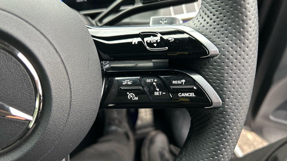 Mercedes-Benz GLC 300e 4Matic AMG Line Prem Plus 5dr 9G-Tronic Estate - Image 35