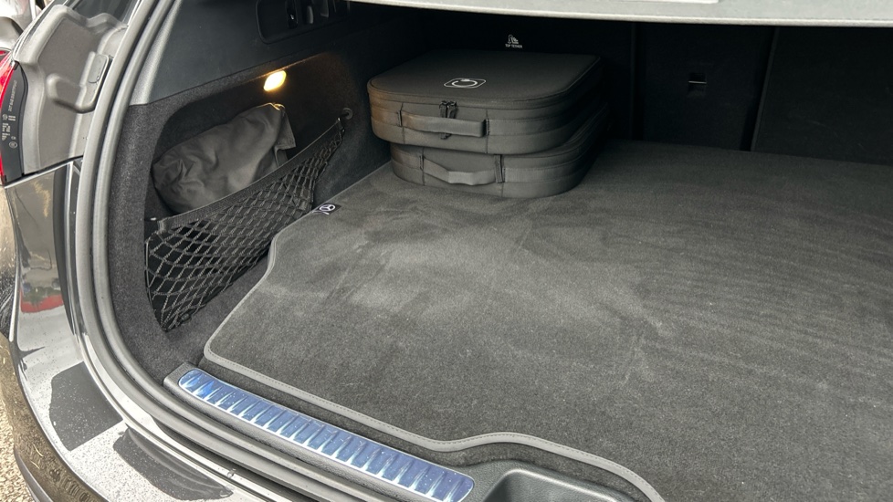 Mercedes-Benz GLC 300e 4Matic AMG Line Prem Plus 5dr 9G-Tronic Estate - Image 41