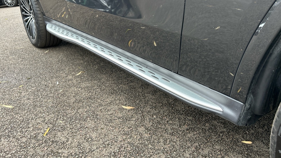 Mercedes-Benz GLC 300e 4Matic AMG Line Prem Plus 5dr 9G-Tronic Estate - Image 57