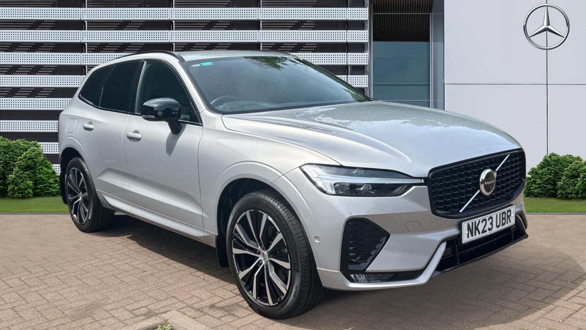 Volvo XC60 listing photo