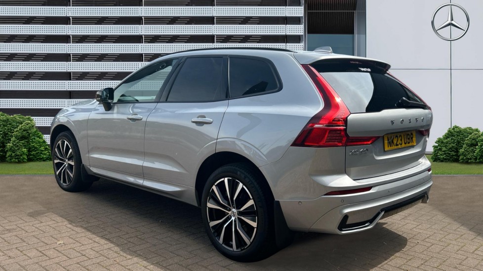 Volvo XC60 2.0 B4D Plus Dark 5dr AWD Geartronic Diesel Estate - Image 2