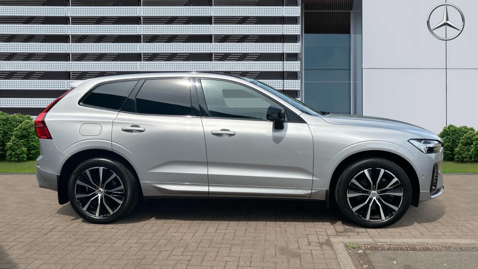 Volvo XC60 2.0 B4D Plus Dark 5dr AWD Geartronic Diesel Estate - Image 5