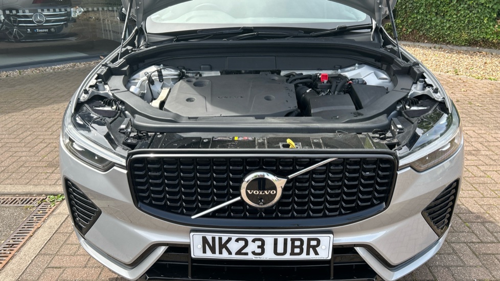 Volvo XC60 2.0 B4D Plus Dark 5dr AWD Geartronic Diesel Estate - Image 8