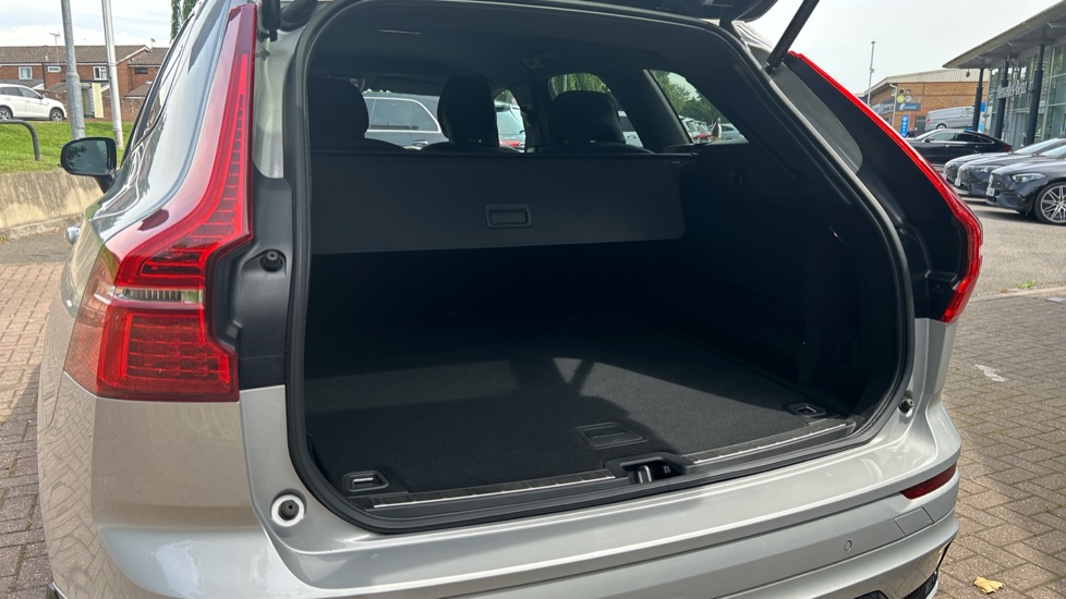 Volvo XC60 2.0 B4D Plus Dark 5dr AWD Geartronic Diesel Estate - Image 26
