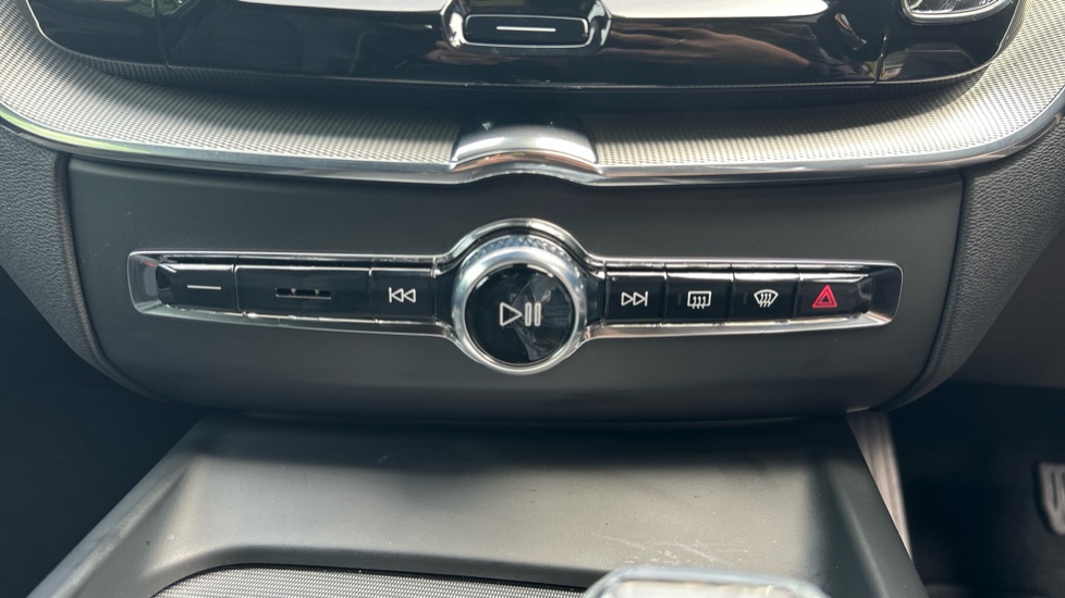 Volvo XC60 2.0 B4D Plus Dark 5dr AWD Geartronic Diesel Estate - Image 37