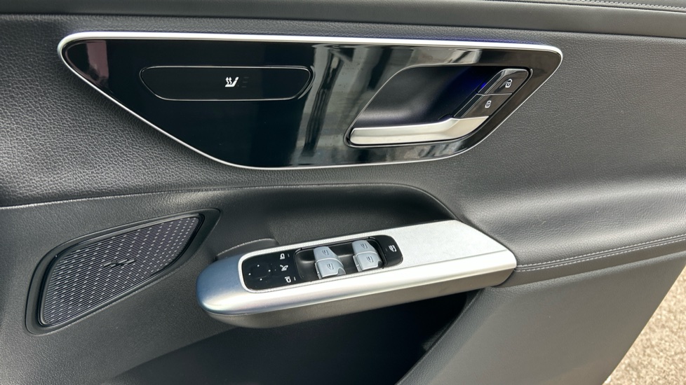 Mercedes-Benz GLC 300 4Matic AMG Line 5dr 9G-Tronic Petrol Estate - Image 27