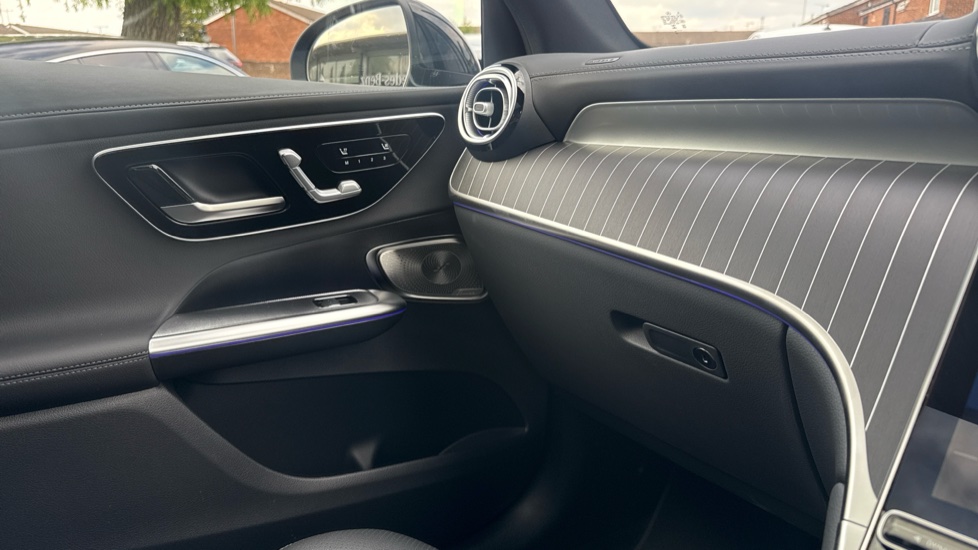 Mercedes-Benz GLC 300de 4Matic AMG Line Premium + 5dr 9G-Tronic Estate - Image 27