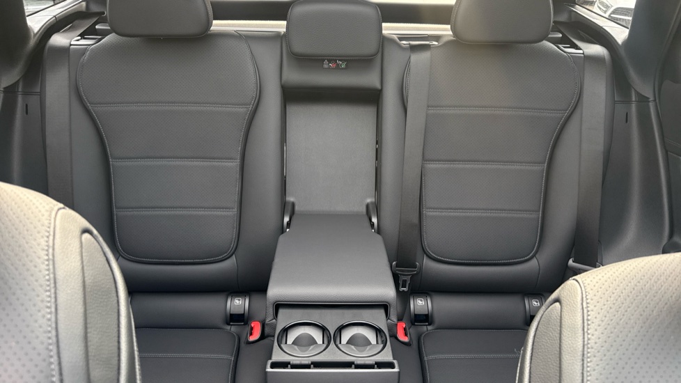 Mercedes-Benz GLC 300de 4Matic AMG Line Premium + 5dr 9G-Tronic Estate - Image 32