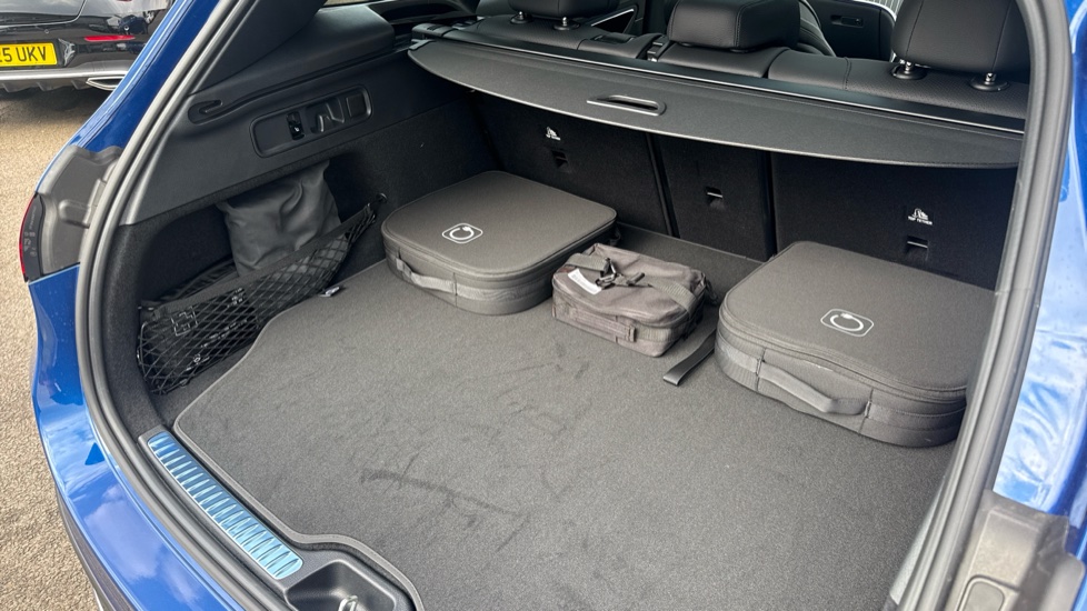 Mercedes-Benz GLC 300de 4Matic AMG Line Premium + 5dr 9G-Tronic Estate - Image 34
