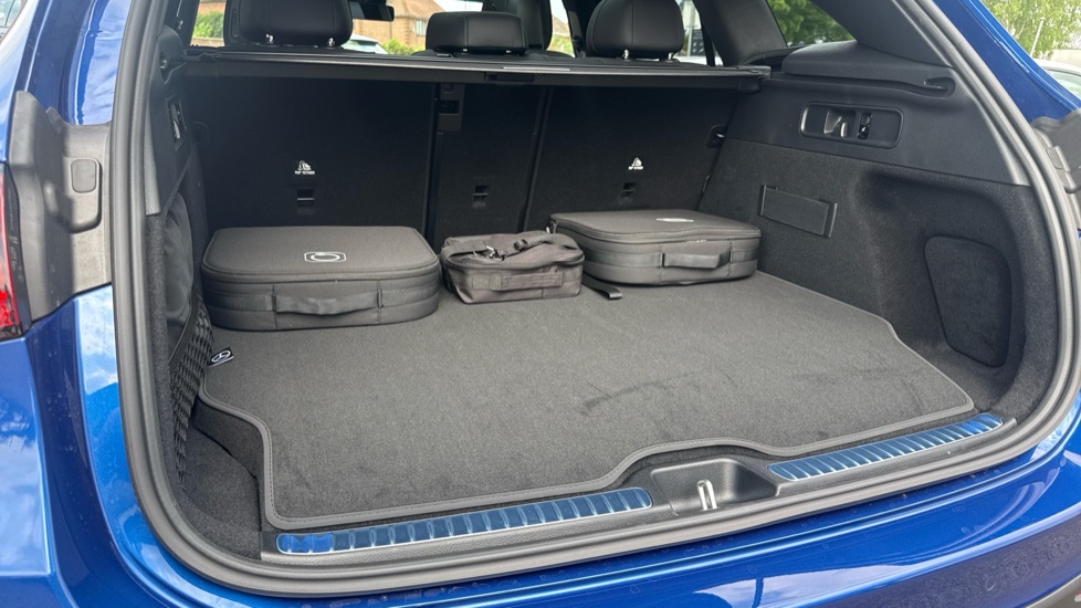 Mercedes-Benz GLC 300de 4Matic AMG Line Premium + 5dr 9G-Tronic Estate - Image 35