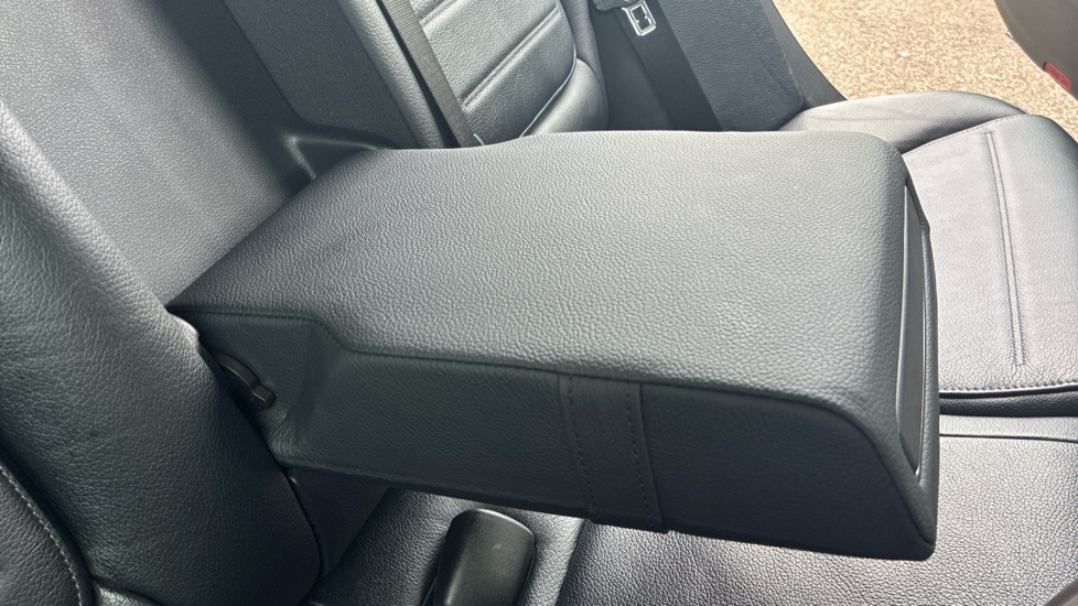 Mercedes-Benz C-Class C200 Sport 4dr 9G-Tronic Petrol Saloon - Image 24