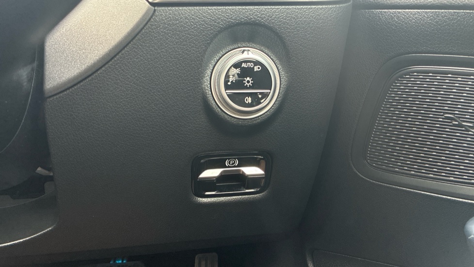 Mercedes-Benz C-Class C200 Sport 4dr 9G-Tronic Petrol Saloon - Image 29