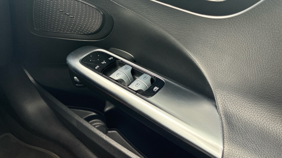 Mercedes-Benz C-Class C200 Sport 4dr 9G-Tronic Petrol Saloon - Image 30