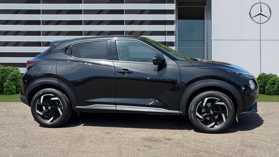 Nissan Juke 1.0 DiG-T 114 N-Connecta 5dr DCT Petrol Hatchback - Image 5