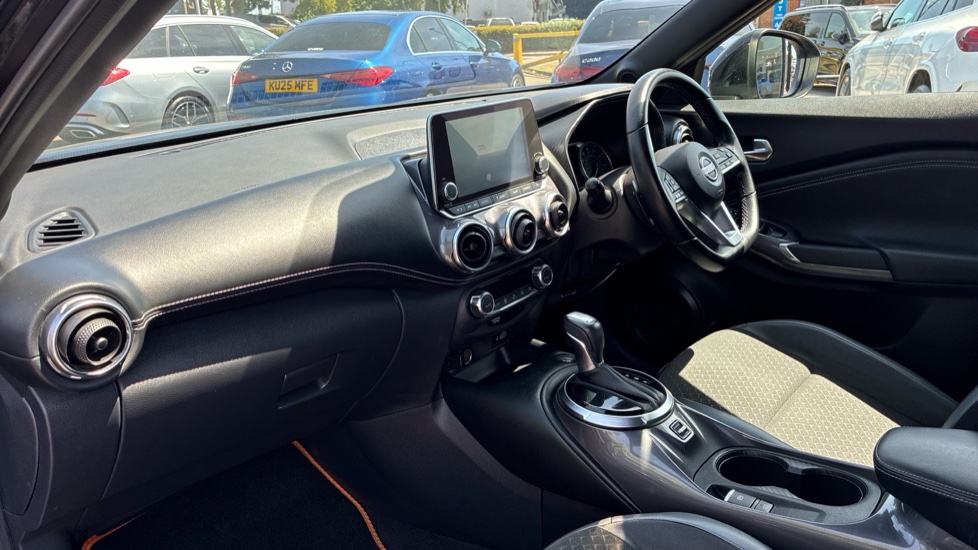 Nissan Juke 1.0 DiG-T 114 N-Connecta 5dr DCT Petrol Hatchback - Image 9