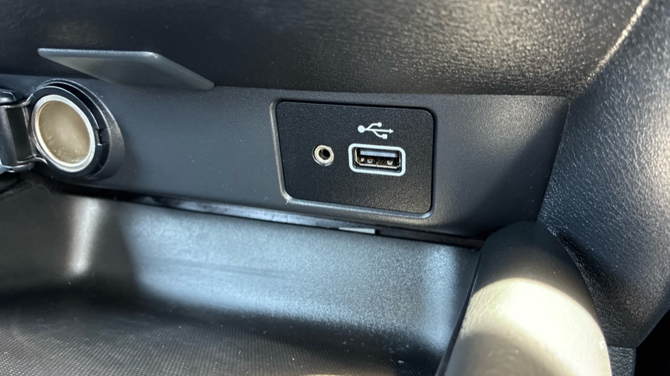 Nissan Juke 1.0 DiG-T 114 N-Connecta 5dr DCT Petrol Hatchback - Image 41