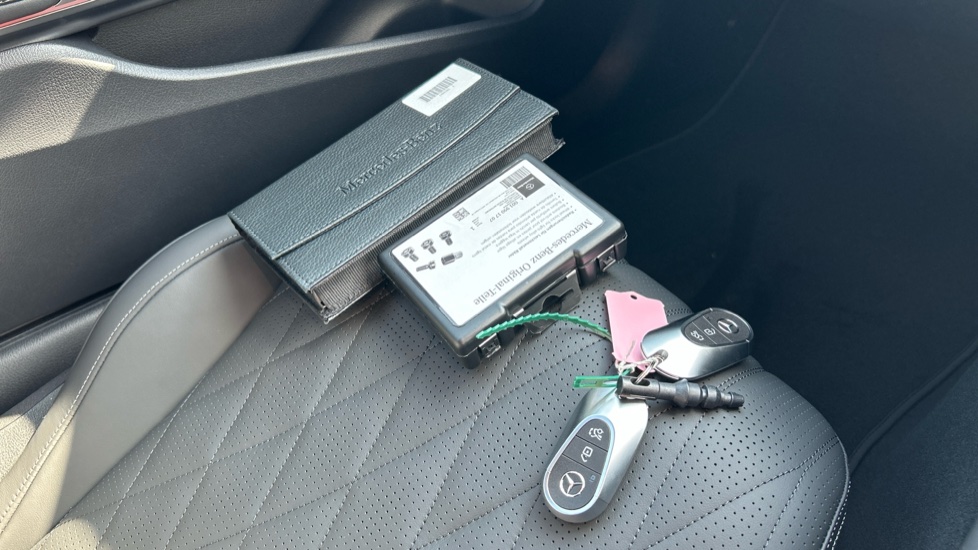 Mercedes-Benz Cle 300e Premier Edition 2dr 9G-Tronic Coupe - Image 19