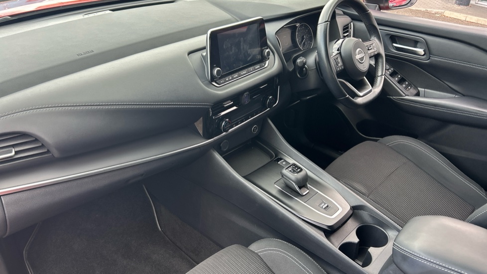 Nissan Qashqai 1.3 DiG-T MH 158 Acenta Premium 5dr Xtronic Petrol Hatchback - Image 9