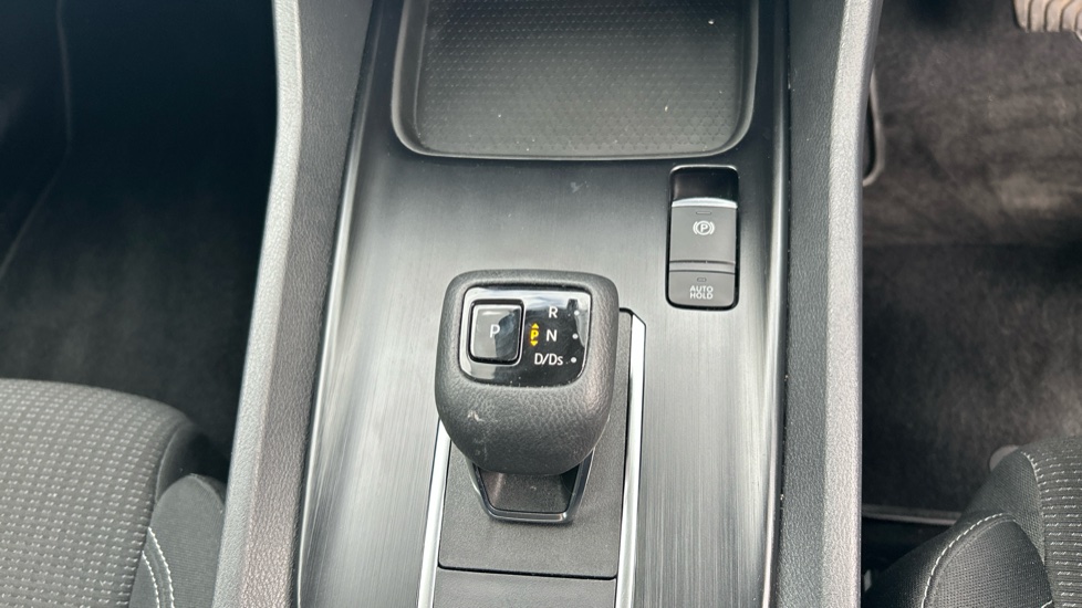 Nissan Qashqai 1.3 DiG-T MH 158 Acenta Premium 5dr Xtronic Petrol Hatchback - Image 23