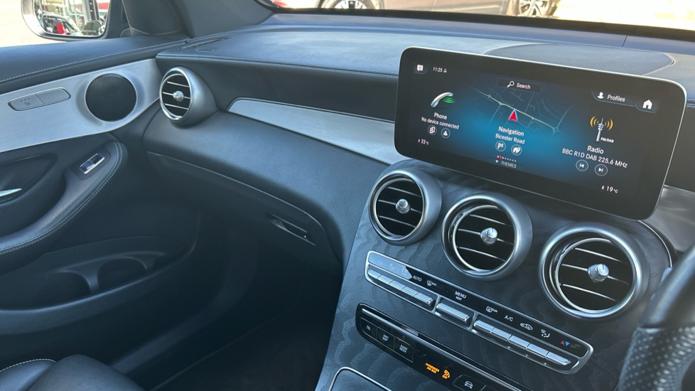 Mercedes-Benz GLC 220d 4Matic AMG Line Premium 5dr 9G-Tronic Diesel Estate - Image 14