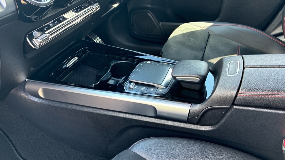 Mercedes-Benz GLB 200 AMG Line Executive 5dr 7G-Tronic Petrol Estate - Image 13