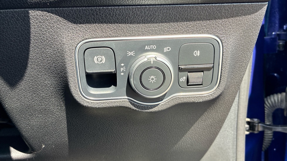Mercedes-Benz GLB 200 AMG Line Executive 5dr 7G-Tronic Petrol Estate - Image 33