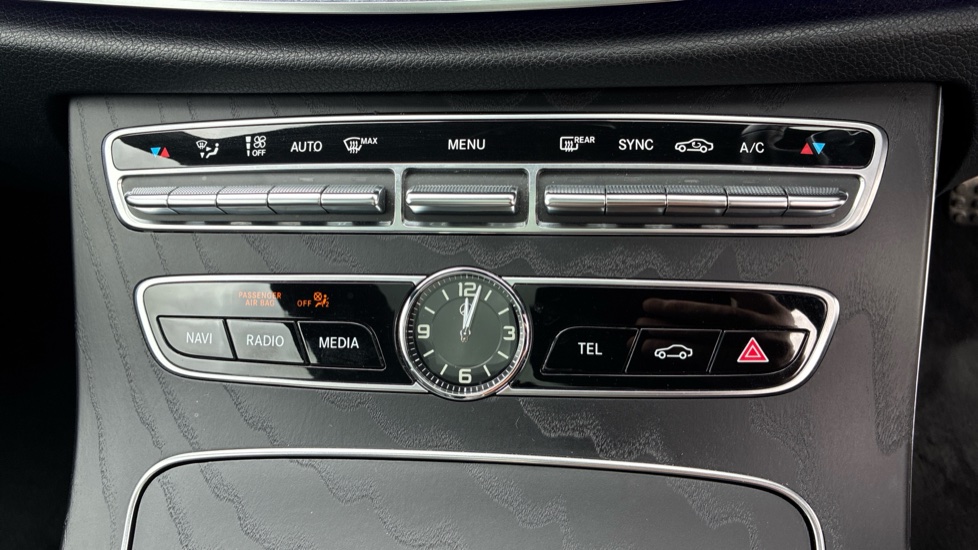Mercedes-Benz E-Class E220d AMG Line Premium Plus 2dr 9G-Tronic Diesel Coupe - Image 24