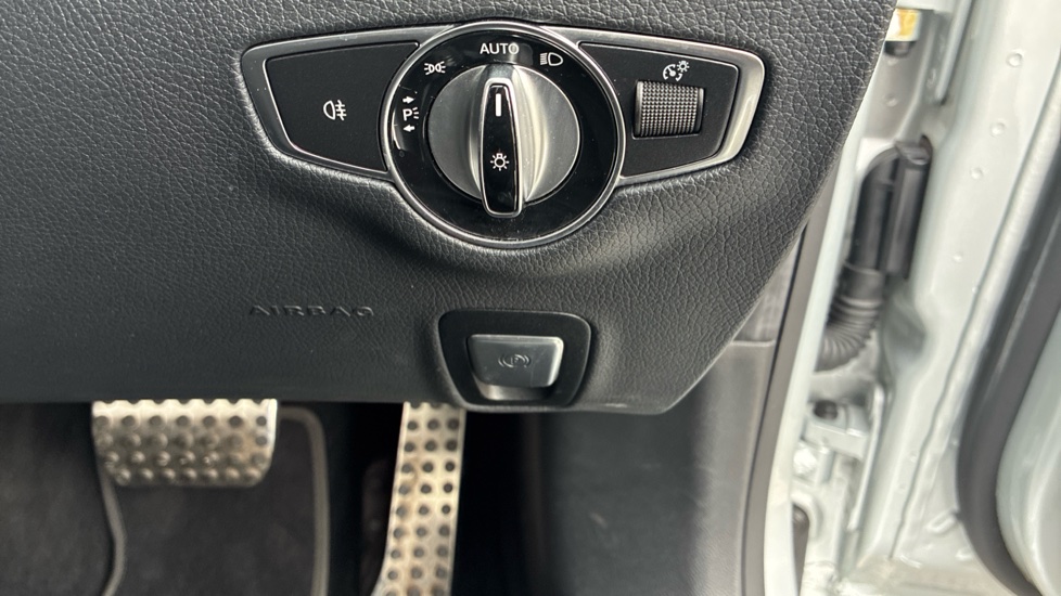 Mercedes-Benz E-Class E220d AMG Line Premium Plus 2dr 9G-Tronic Diesel Coupe - Image 31