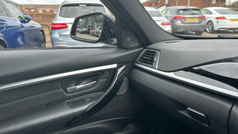 BMW 3 Series 320i M Sport Shadow Edition 5dr Step Auto Petrol Estate - Image 30