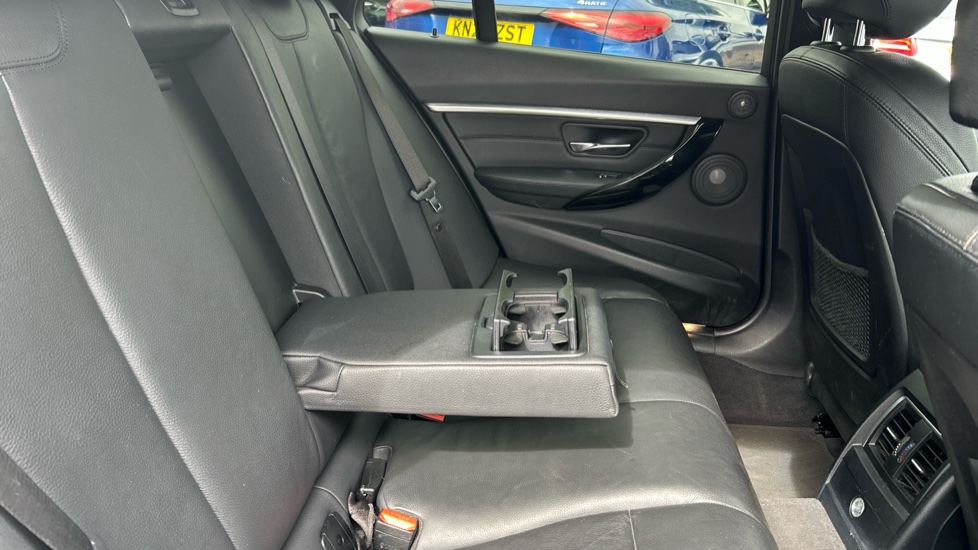 BMW 3 Series 320i M Sport Shadow Edition 5dr Step Auto Petrol Estate - Image 37