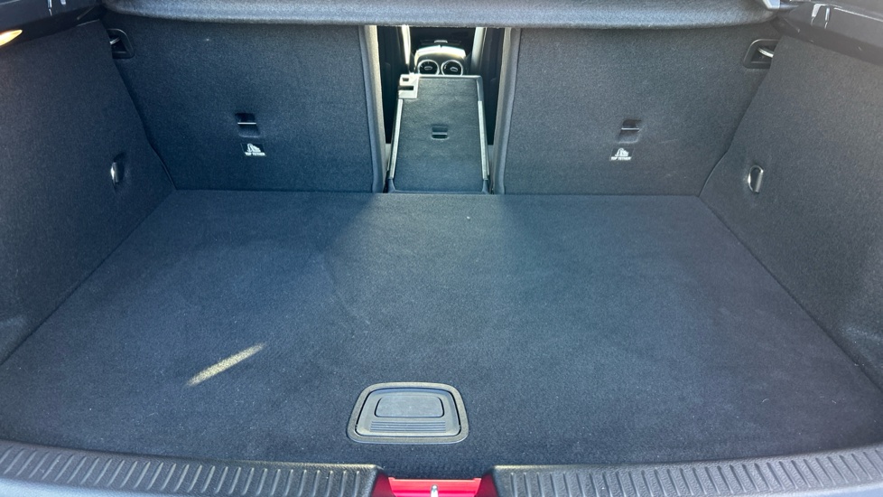 Mercedes-Benz A-Class A250e AMG Line Premium Plus 5dr Auto Hatchback - Image 44