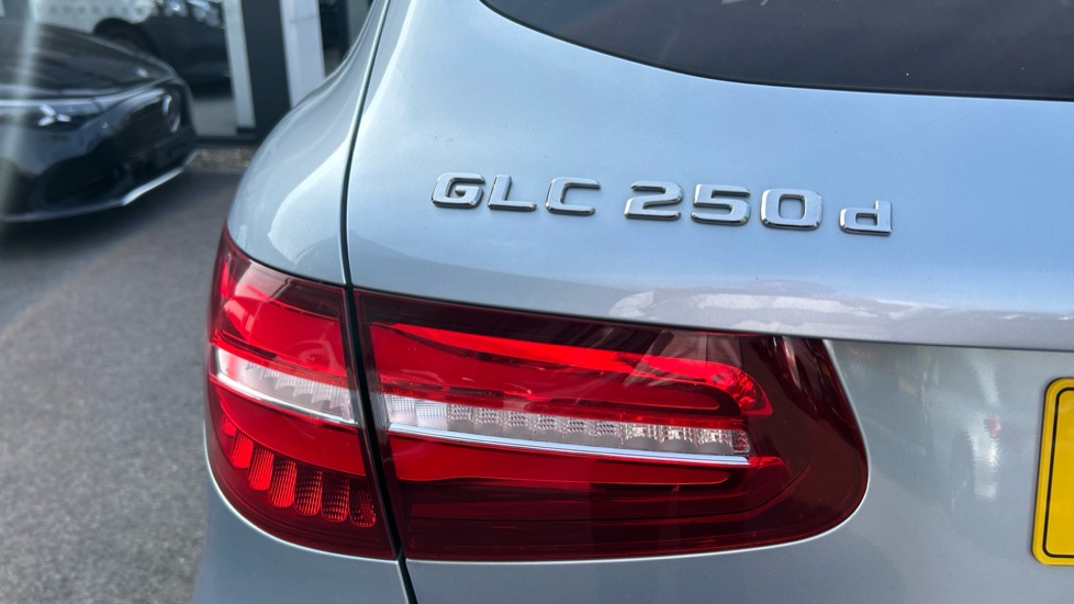 Mercedes-Benz GLC 250d 4Matic SE 5dr 9G-Tronic Diesel Estate - Image 39