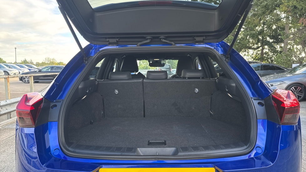Lexus UX 250h 2.0 F-Sport Design 5dr CVT Hybrid Hatchback - Image 4