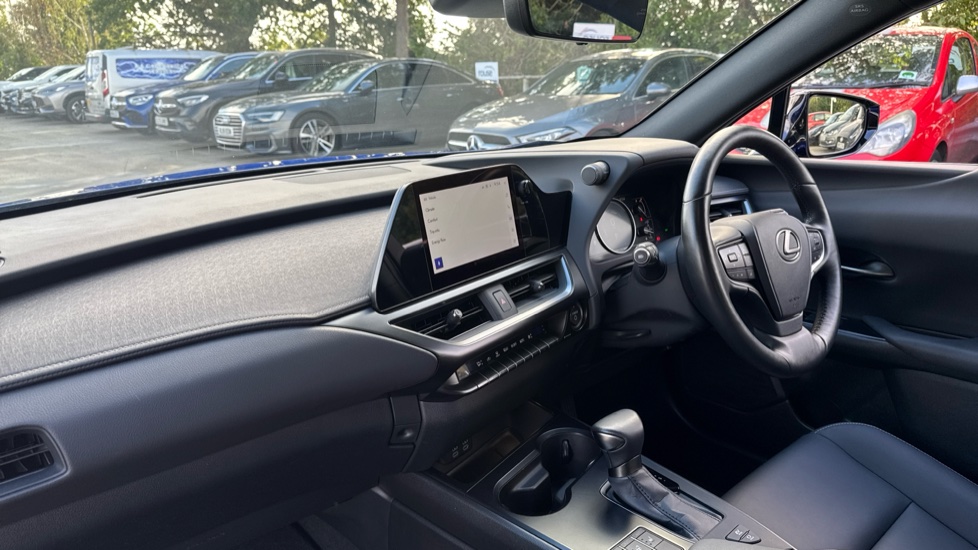 Lexus UX 250h 2.0 F-Sport Design 5dr CVT Hybrid Hatchback - Image 9