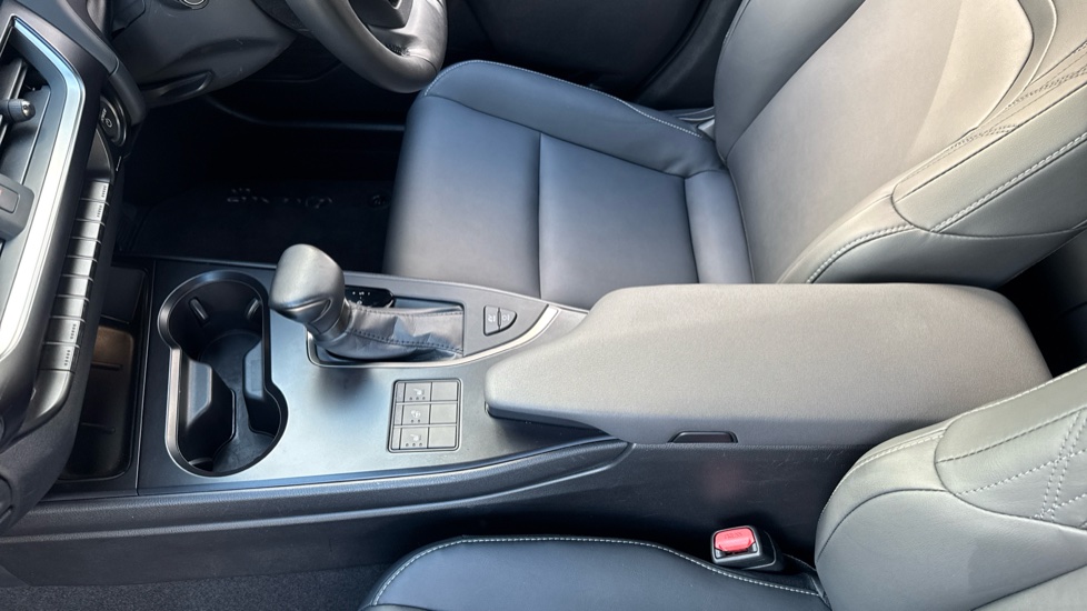 Lexus UX 250h 2.0 F-Sport Design 5dr CVT Hybrid Hatchback - Image 13